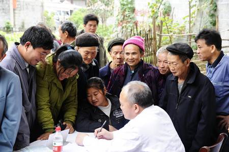 自治区人民医院志愿者赴蓝云家乡开展义诊活动