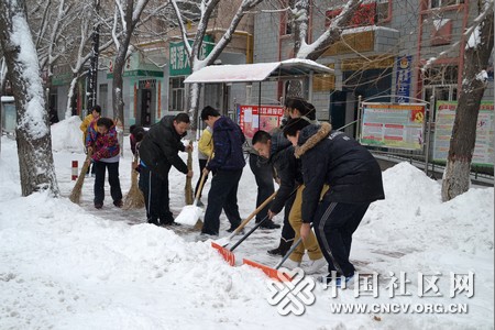 新疆向阳街:中小学生义务清雪社会实践活动
