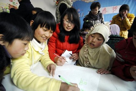 宁夏心灵花园心理咨询中心志愿者关爱孤儿-心