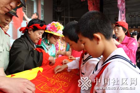 [湖北] 绣红旗志愿服务全国接力活动走进青海西