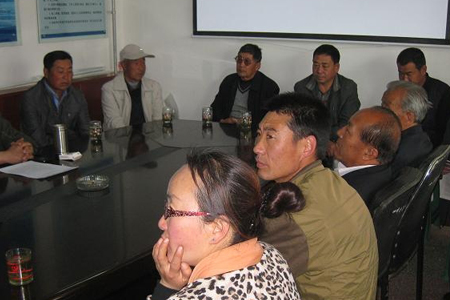 区组织召开群众路线教育实践活动党员座谈会-