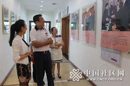 尹洪涛参观了解百步亭社区活动开展情况.jpg