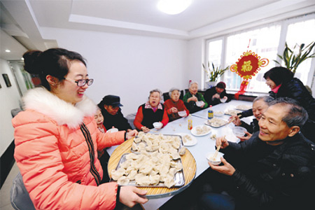 沈阳养老服务进社区 老人乐享晚年生活