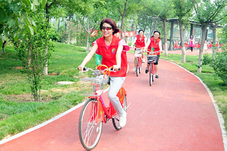 世界呼吸日志愿者开展公益骑行活动呼吁绿色