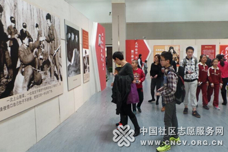 [青年]福建兴园社区组织志愿者参观雷锋事迹展