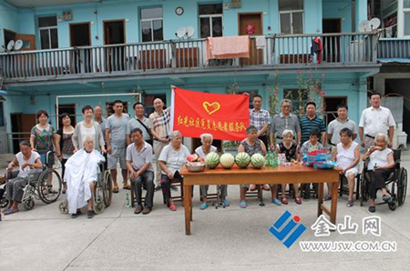 [党员]镇江红光社区党员志愿者开展助老服务