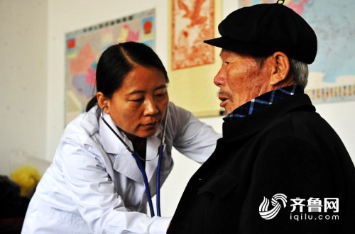[医疗]山东潍坊医学专家与青年志愿者养老院义