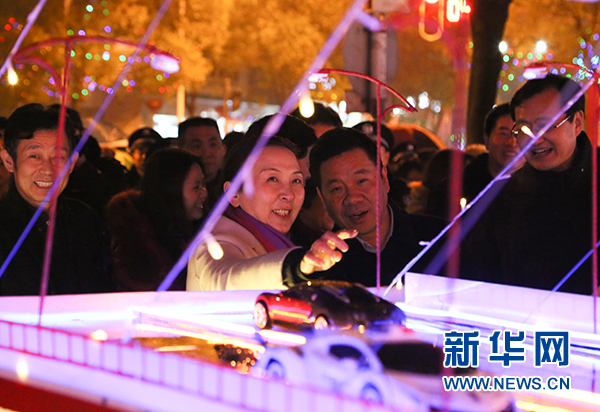 武汉:十九年持续举办 元宵灯展照亮和谐家园
