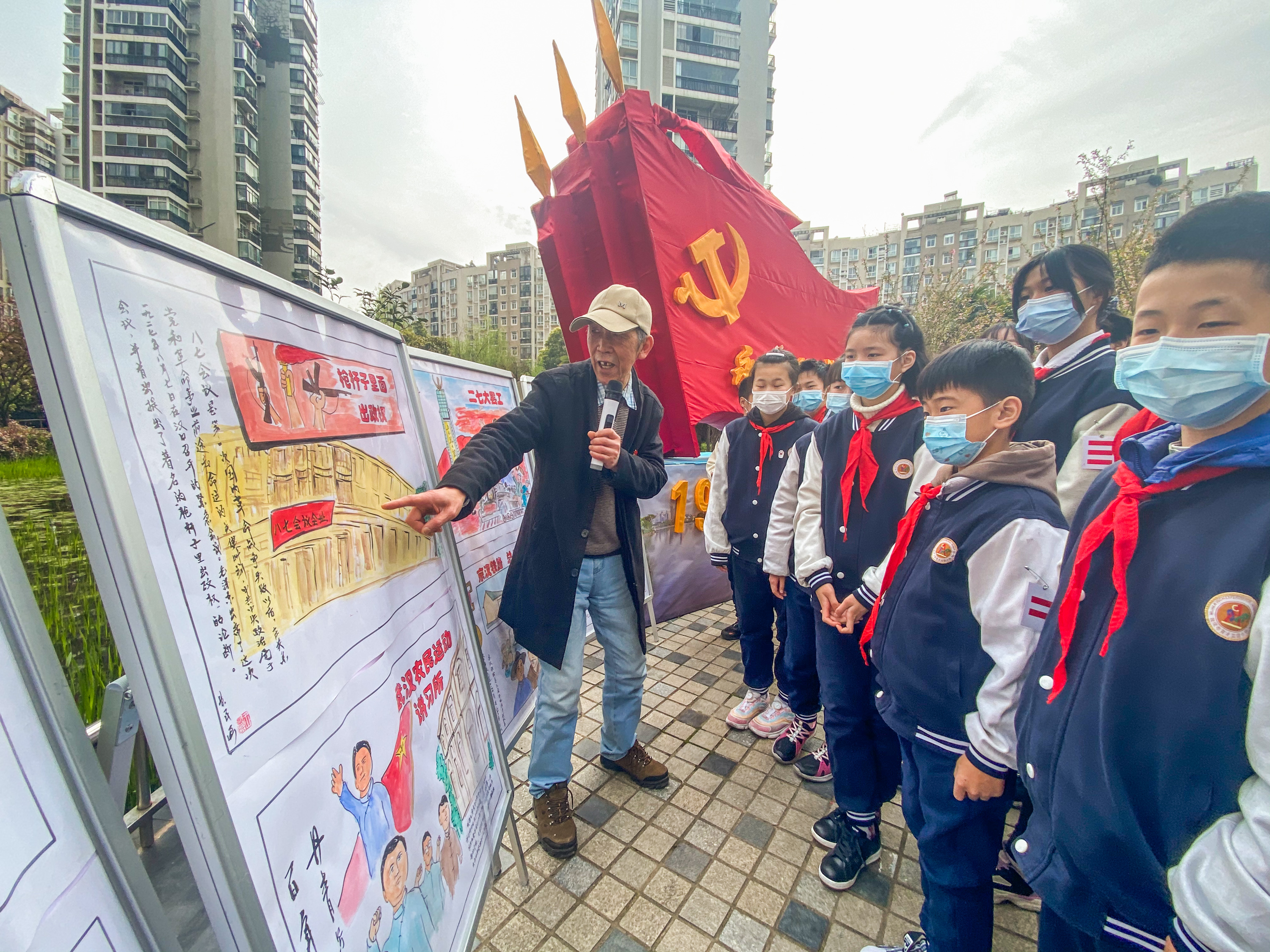 看漫画学党史爱祖国 百步亭社区居民永远跟党走